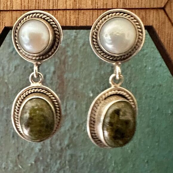Sterling silver pearl and serpentine drop earrings - Picture 1 of 13